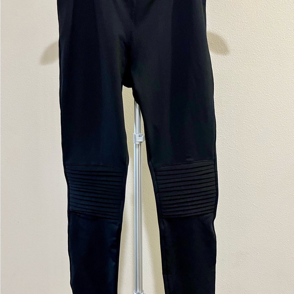 Olympia Activewear black moto leggings with a nude/pink waistband
Size Large